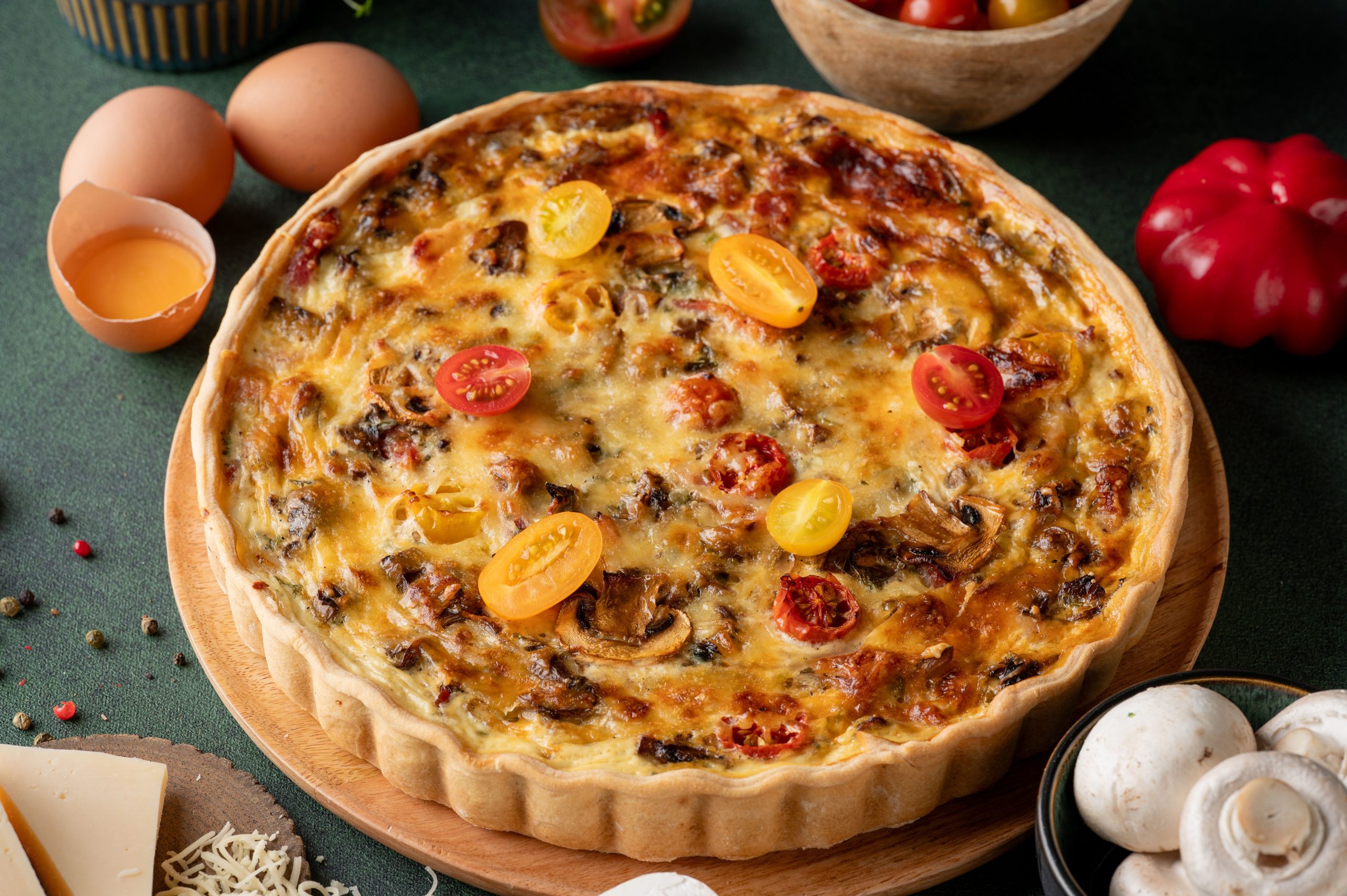 Кіш з куркою лисичками та печерицями